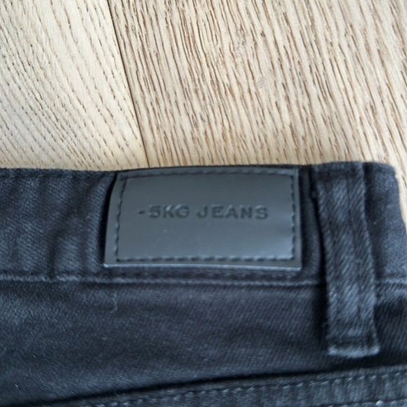 CHUU -5KG JEANS black shorts in size small - Picture 3 of 4